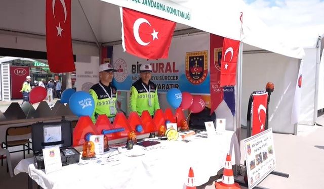 Ödemiş’te Jandarma trafik ekiplerinden fuar alanında bilgilendirme standı
