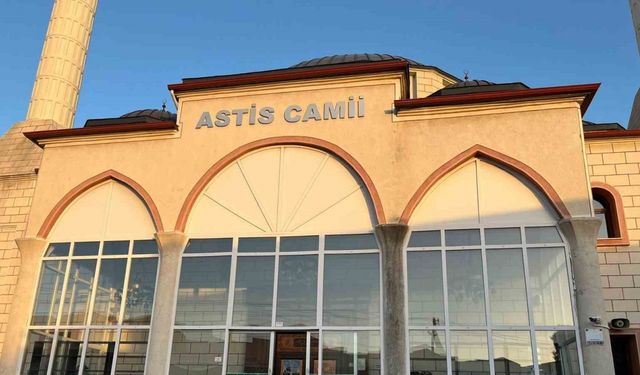 Öğle namazını kıldırdı, kalp krizi geçirip hayatını kaybetti