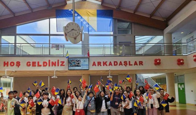 Ortaokul öğrencileri 8 günde 6 ülke gezdi: Kardeş okullarına ağaç diktiler