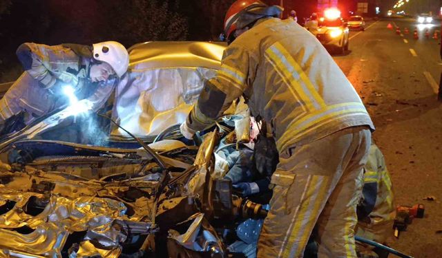 Otomobil kamyonun altına girdi, sürücü ağır yaralandı