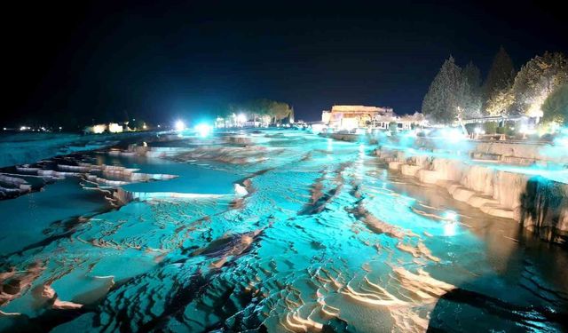 Pamukkale ve Hierapolis’i gece 76 bin kişi ziyaret etti