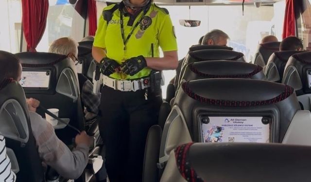 Polis vatandaşlara güvenli yolculuğu anlattı