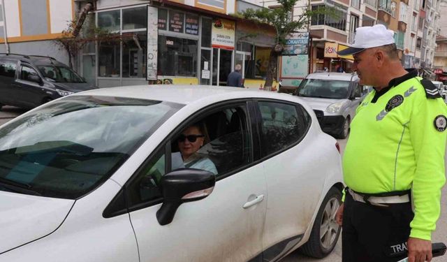 Polislerden hayat kurtaran trafik bilgilendirmesi