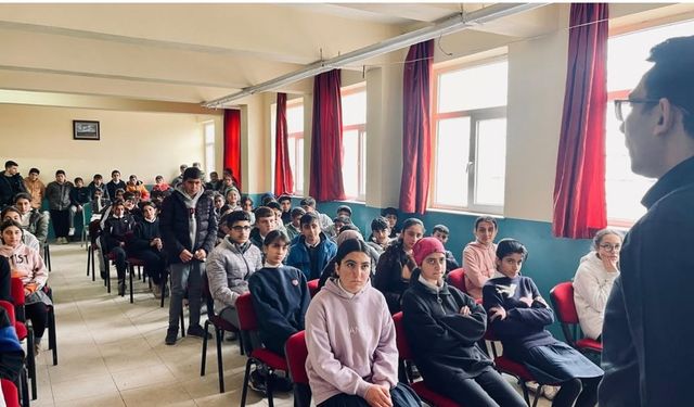 Polislerden öğrencilere meslek tanıtımı