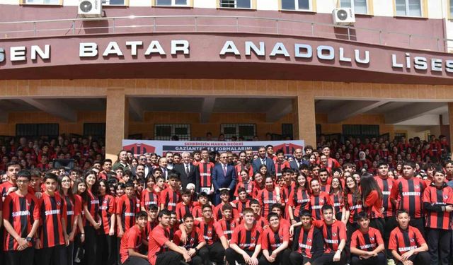 Şahinbey Belediyesi’nden, 160 bin öğrenciye Gaziantep FK forması