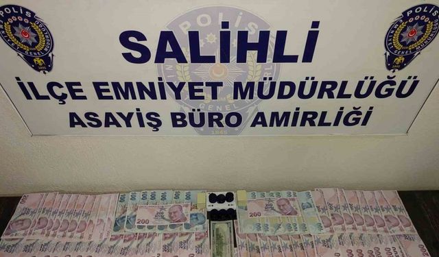 Salihli’de aranan şahıslar kumar oynarken yakaladı