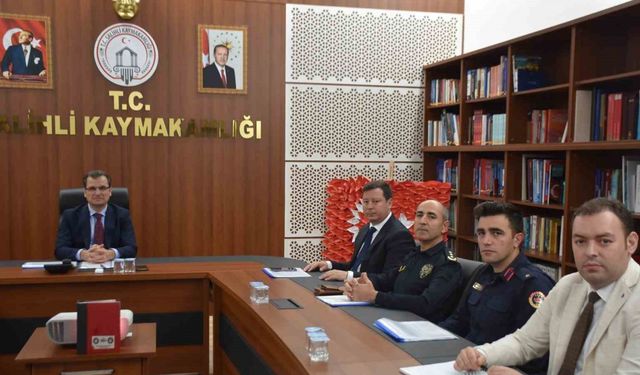 Salihli’de metruk binaların yıkılmasına yönelik toplantı yapıldı
