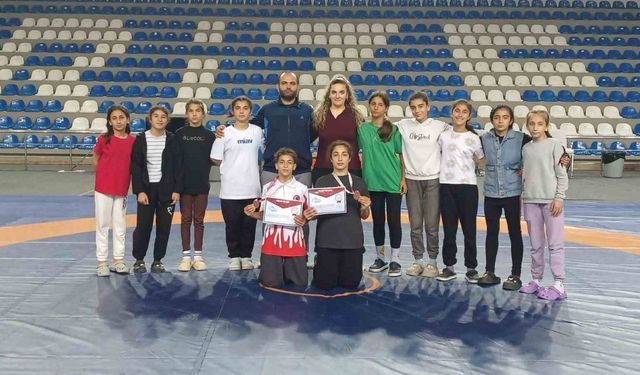 Salihlili güreşçiler, Rize’den madalyalarla döndü
