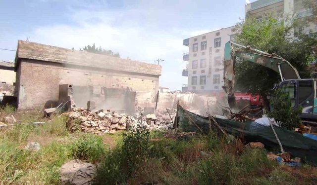 Şanlıurfa’da ilginç yıkım