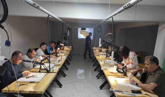 Tavşanlı’da deri işleme atölyesi açıldı
