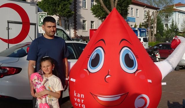 Tavşanlı’da oyuncak hediyeli kan bağışı kampanyası yoğun ilgi gördü