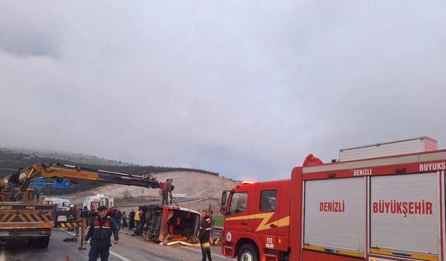 Tekstil işçilerini taşıyan minibüs karşı şeride geçerek otomobille çarpıştı: 1’i ağır 13 yaralı