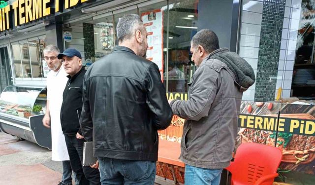 Telefondaki sahte polisten, yanındaki gerçek polis sayesinde kurtuldu