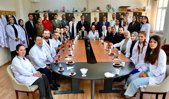 Vali Aydoğdu Gül-Celal Toraman Mesleki ve Teknik Anadolu Lisesi öğretmenleriyle bir araya geldi