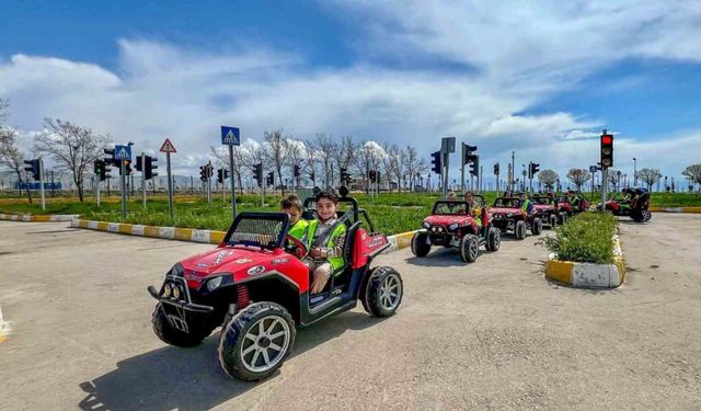 Van Büyükşehir Belediyesinden öğrencilere trafik eğitimi