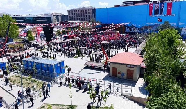 Van’da CHP mitingine katılım düşük kaldı