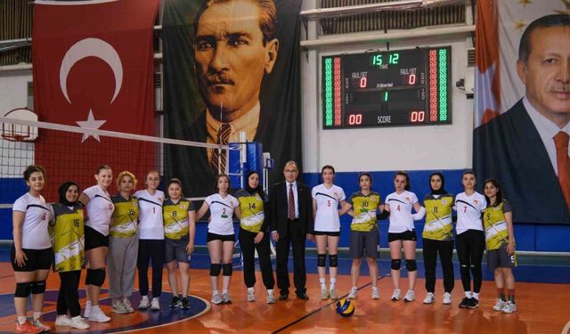 Voleybol Turnuvası öğrencilerden yoğun ilgi gördü