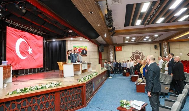 Yunusemre Belediye Meclisi’nden Özgür Özel’e yapılan saldırıya kınama