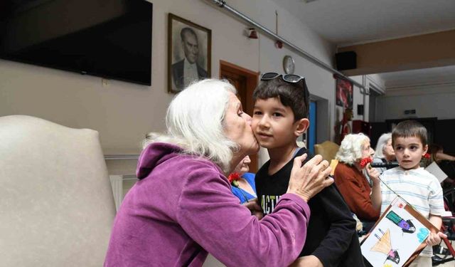 Yunusemreli minikler Anneler Günü’nü kutladı