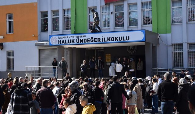 Zeytinburnu’nda 19. Geleneksel Kitap Okuma Yarışması sınavı yapıldı
