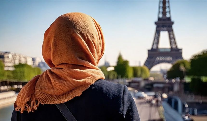 Fransa'da Avukatların Başörtüsü Takması Yasaklandı