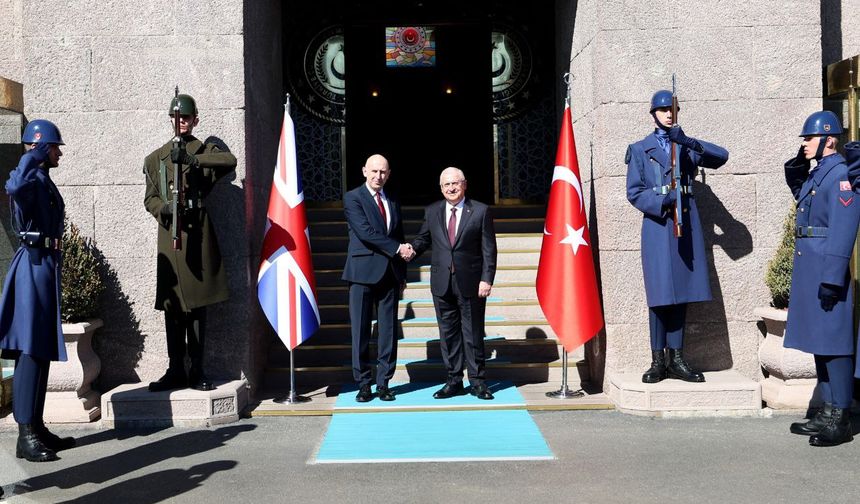 Millî Savunma Bakanı Yaşar Güler, İngiltere Savunma Bakanı John Healey ile Görüştü