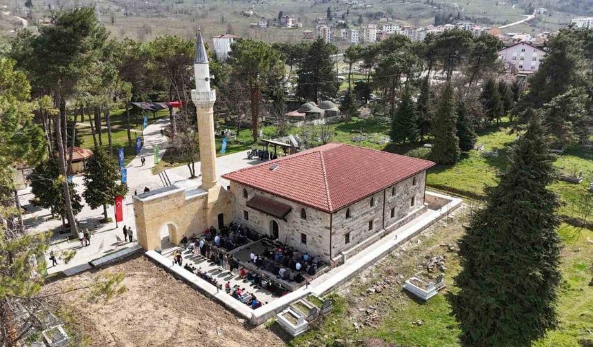 600 yıllık tarihi cami restorasyonun ardından ibadete açıldı