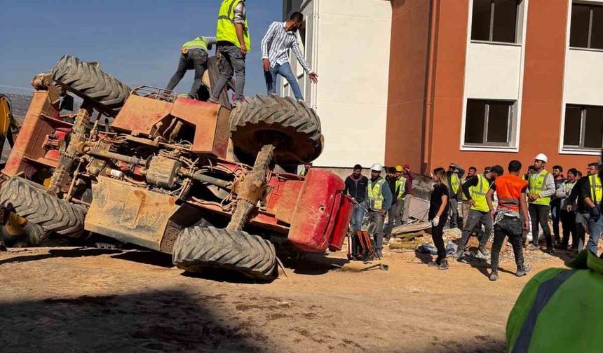 Adıyaman’da iş makinesi devrildi: 1 yaralı