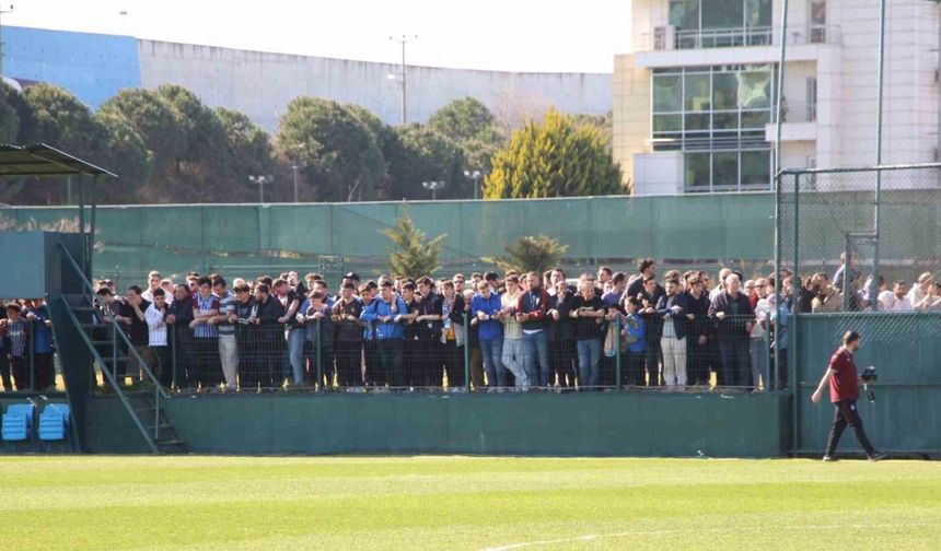 Fatih Tekke’li Trabzonspor’dan taraftara açık antrenman