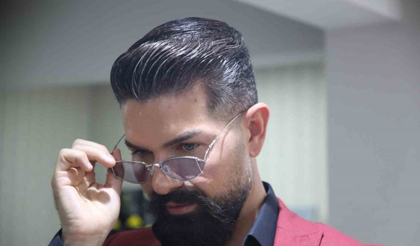 Ünlü sanatçının altın gözlüğüne değer biçilemiyor