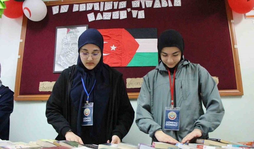 Amasyalı öğrenciler Gazze’deki çocuklar ve annelerine destek için kitap sattı