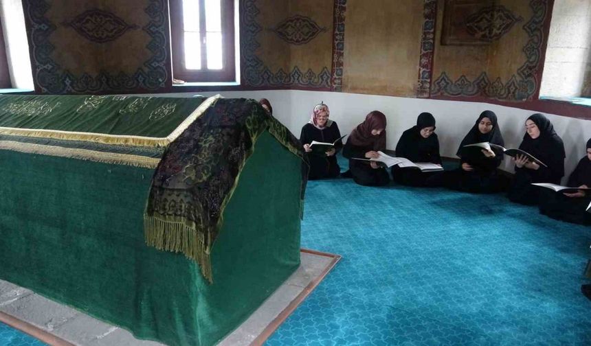 Anneler Günü Gülbahar Hatun’un huzurunda kutlandı