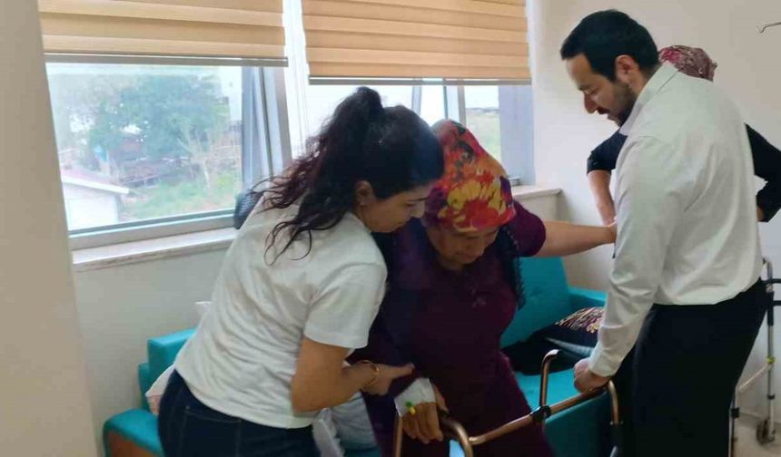 Deprem sonrası ilk total kalça protezi ameliyatı gerçekleşti