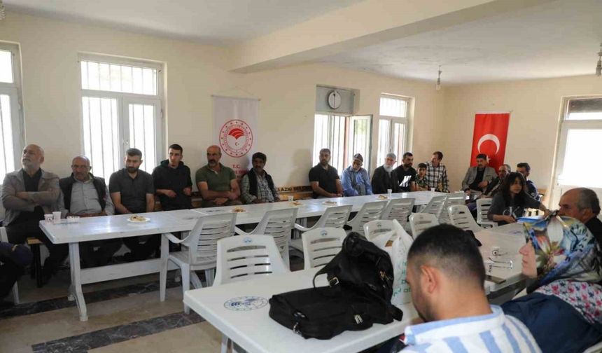 Elazığ’da üreticilere yönelik eğitimler sürüyor