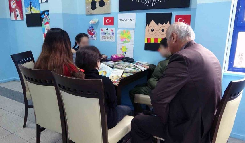 Emekli öğretmenden gönüllü eğitim desteği