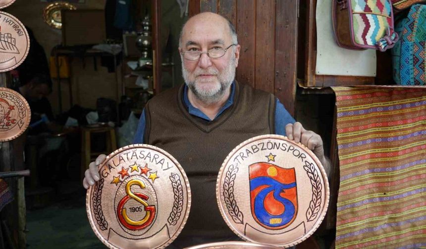 Gaziantep’te Galatasaray ve Trabzonspor’un logoları ilmek ilmek bakıra işleniyor
