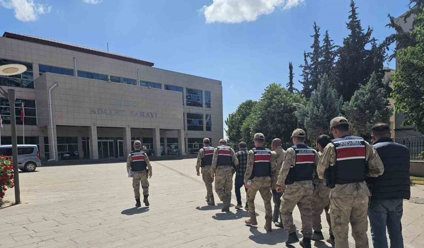 Kilis’te sit alanında kaçak kazı yapan 5 şüpheli suçüstü yakalandı