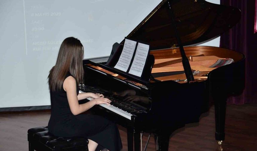 Manisa Güzel Sanatlar Lisesi’nden muhteşem piyano resitali