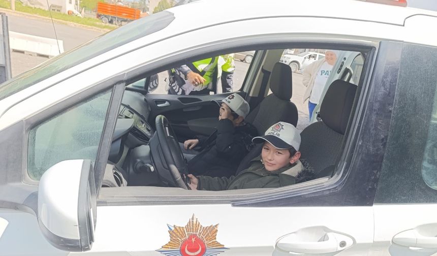 Niğde’de öğrenciler ve sürücülere trafik eğitimi verildi
