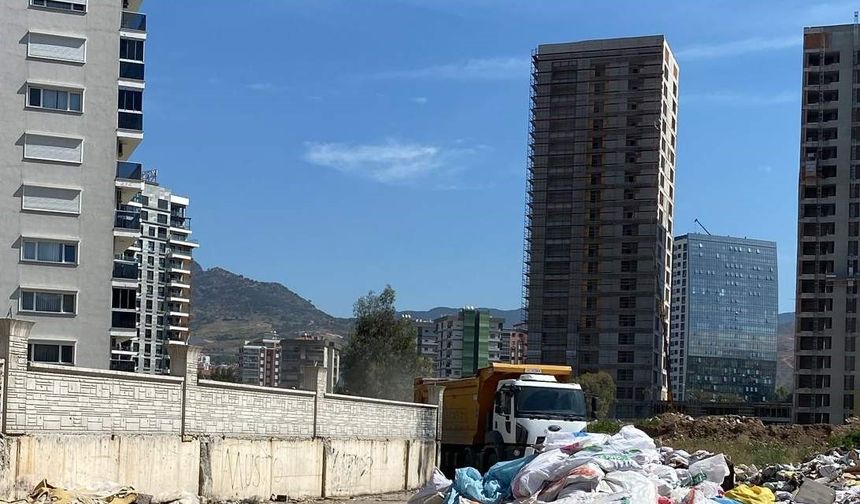 Örnekköy’de, adına yakışmayan çöp yığınları çözüm bekliyor
