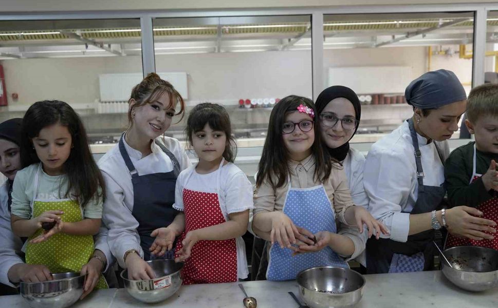 Gümüşhane’de anaokulu öğrencileri 23 Nisan’da aşçı oldu