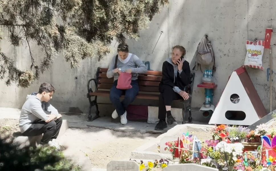 İtalyan şefin oğlu Mattia Ahmet Minguzzi’nin mezarını anneannesi ziyaret etti