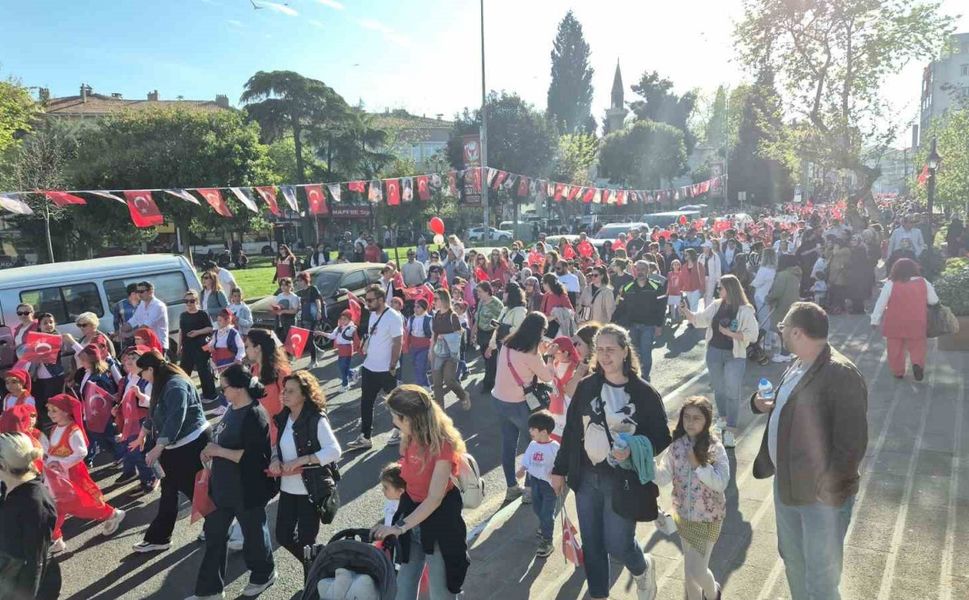 Tekirdağ’da 23 Nisan yürüyüşü renkli görüntülere sahne oldu